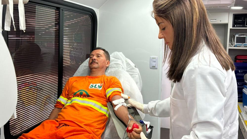 Capa da notícia: Gari Sangue Bom leva solidariedade a Sobradinho II